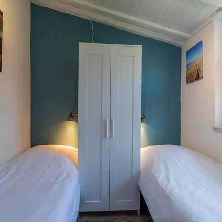 Beachside With Garden Holiday home *